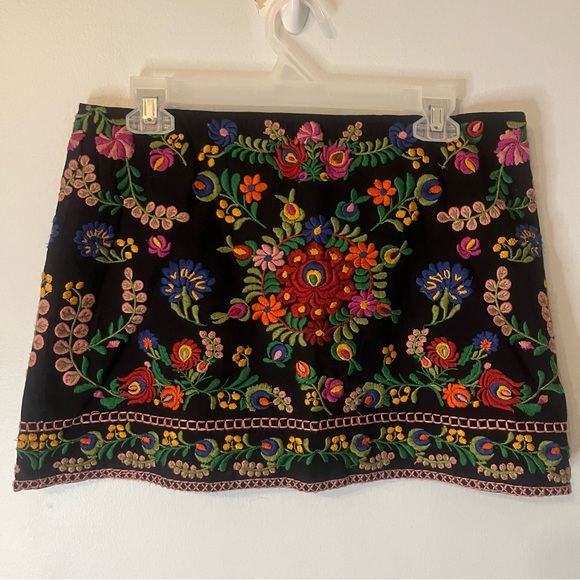 Zara Black Embroidery Skirt Colorful Flowers Size Medium - Picture 1 of 8